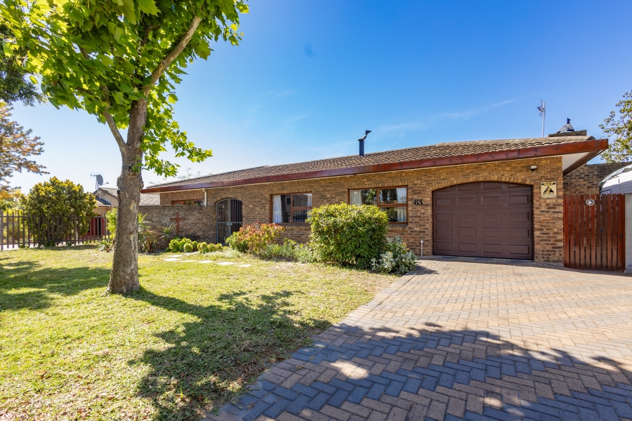 4 Bedroom Property for Sale in Amandelrug Western Cape